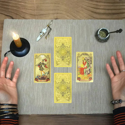 Ylellinen Tarot -kultapainos