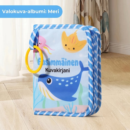 Pehmeä vauvakirja peilillä ja purulelulla