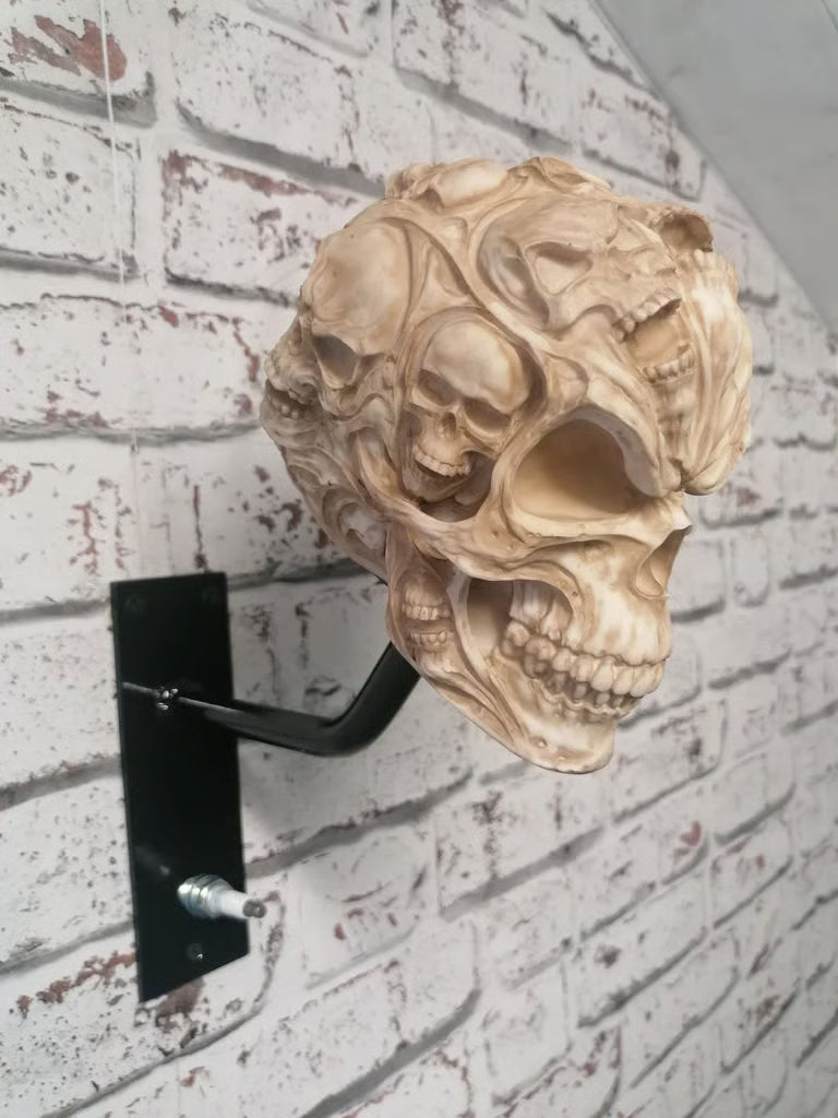 SkullRack-seinäteline moottoripyöräkypärälle ja -takille