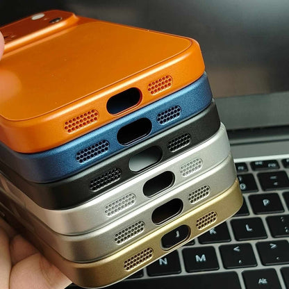 Mattapintainen metallinen MagSafe-suojakotelo iPhoneen